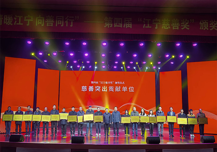 ��ů���� ����ͬ�С���ΰ�ײ��ٻ���Ľ콭�����ƽ�ͻ�����׵�λ�ƺ�