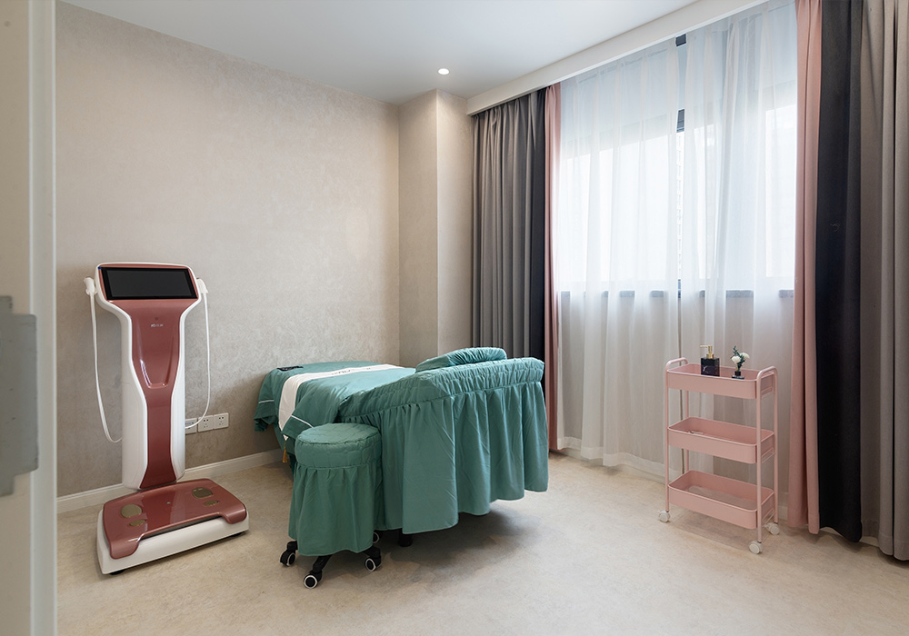 ΰ�ײ�Ů�Խ����������İ칫��