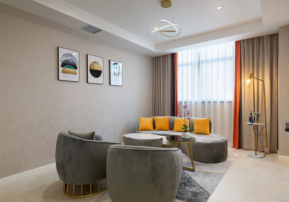 ΰ�ײ�Ů�Խ�������������ѯ��